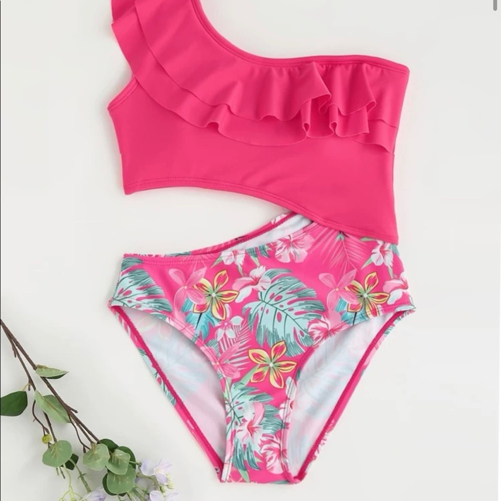 New Girls Swim size 10Y